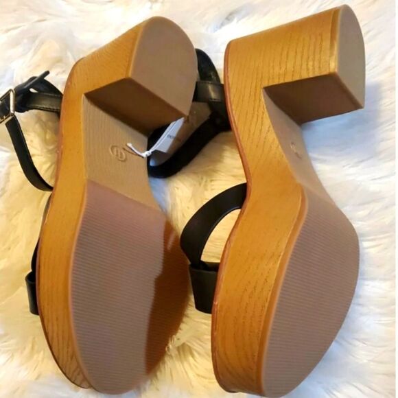 Ladies Black Platform heel criss cross  sandals sz 11 - Picture 7 of 7